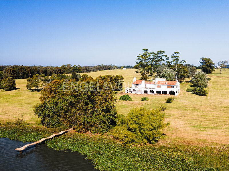 Townhouse in Laguna de los Cisnes-Lomas del Sauce, Maldonado Department, Uruguay 2 - 15399396