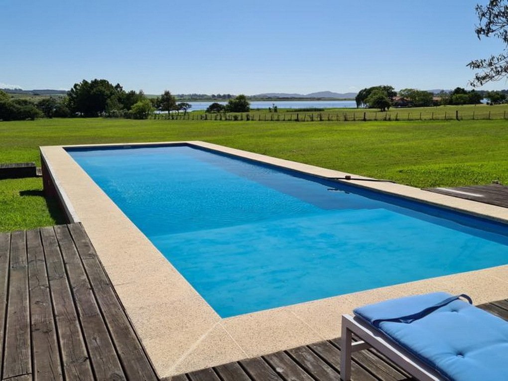 Villa in Laguna de los Cisnes-Lomas del Sauce, Maldonado Department, Uruguay 5 - 15399382