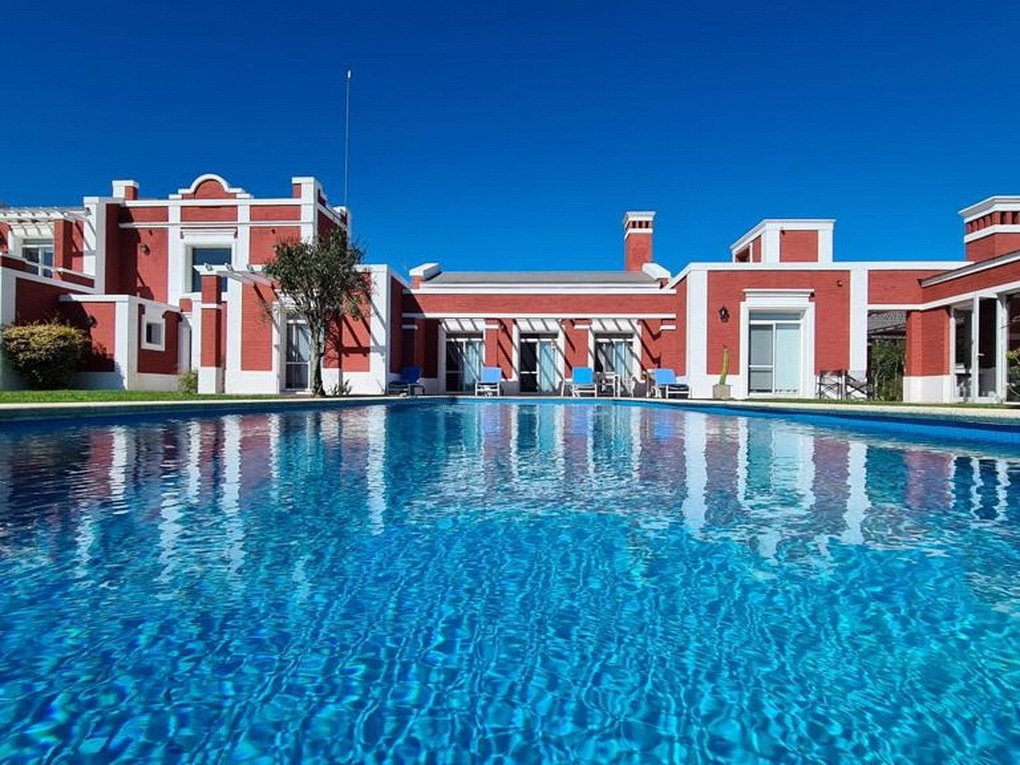 Villa in Laguna de los Cisnes-Lomas del Sauce, Maldonado Department, Uruguay 1 - 15399382