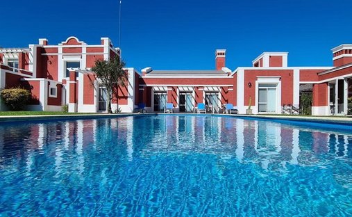 Villa in Laguna de los Cisnes-Lomas del Sauce, Maldonado Department, Uruguay 1