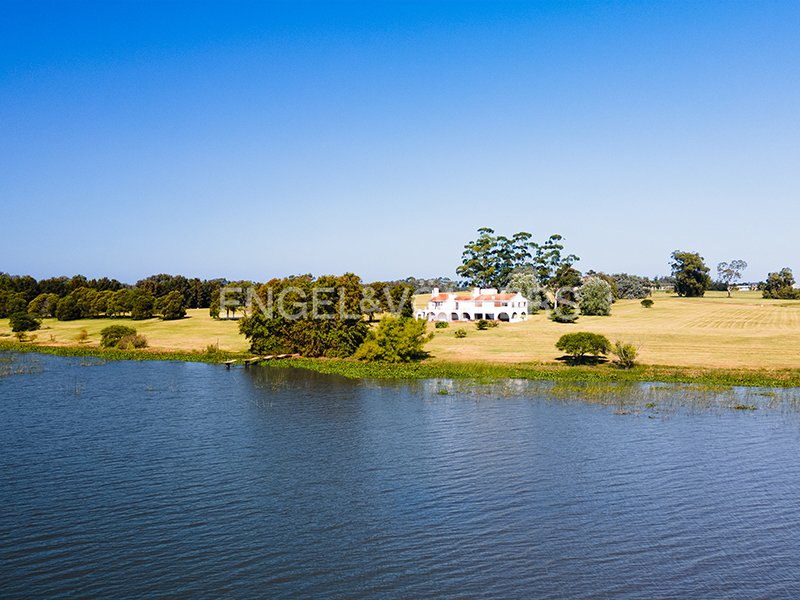 Townhouse in Laguna de los Cisnes-Lomas del Sauce, Maldonado Department, Uruguay 1 - 15399396