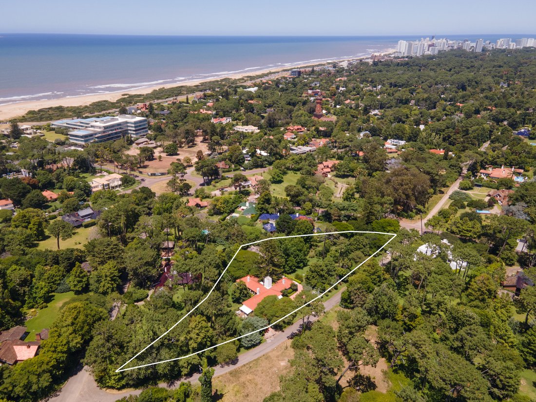 Townhouse in Punta del Este, Maldonado Department, Uruguay 1 - 15399303