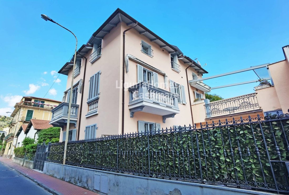 Villa in Bordighera, Liguria, Italy 1 - 11297209