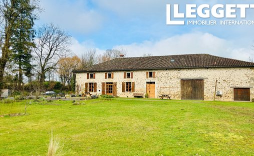 House in Saint-Quentin-sur-Charente, Nouvelle-Aquitaine, France 1