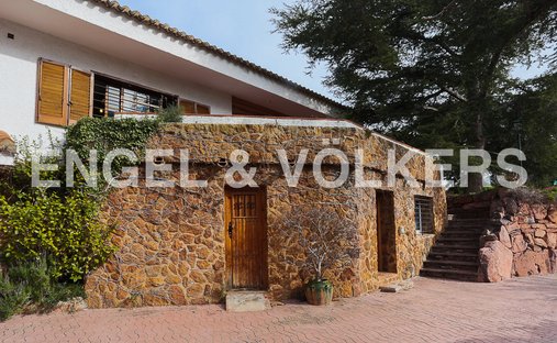 House in Naquera / Naquera, Valencian Community, Spain 1