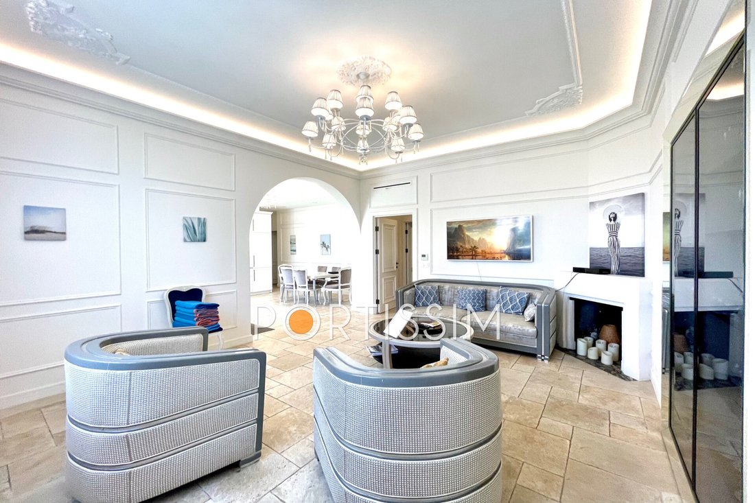 Villa in Saint-Laurent-du-Var, Provence-Alpes-Côte d'Azur, France 2 - 15399969