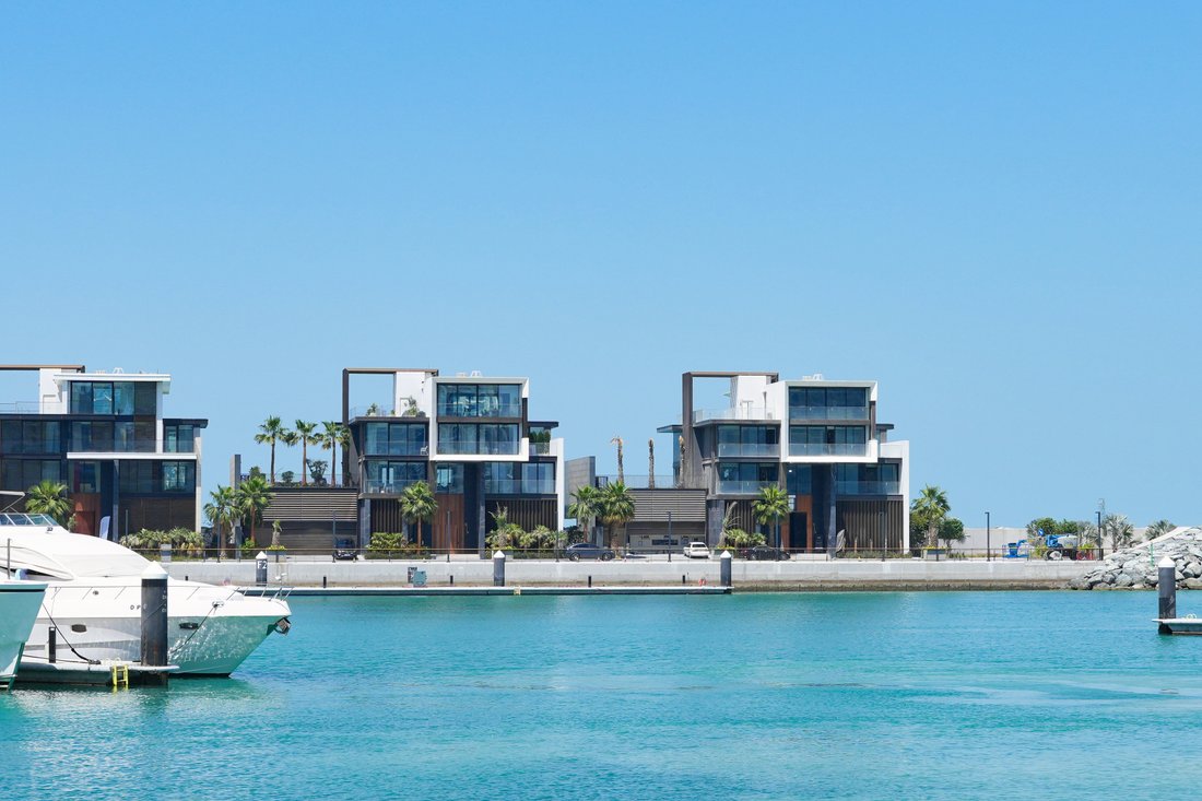 Villa in Umm Suqeim, Dubai, United Arab Emirates 1 - 15400491