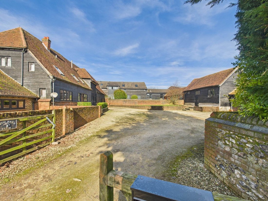 Mantles Green, Amersham, England 3 - 15401356