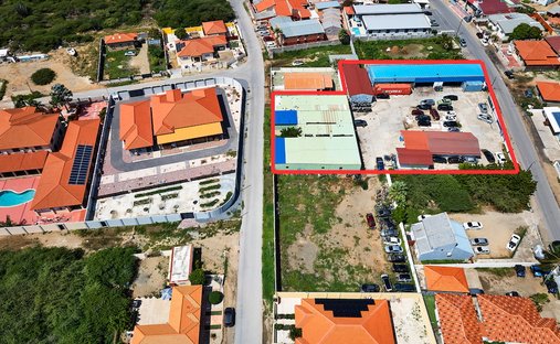 Land in Oranjestad, Aruba 1