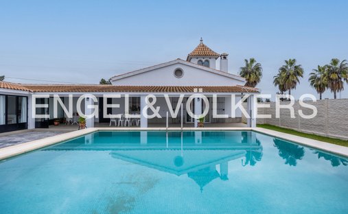 Finca en Lora del Río, Andalucía, España 1