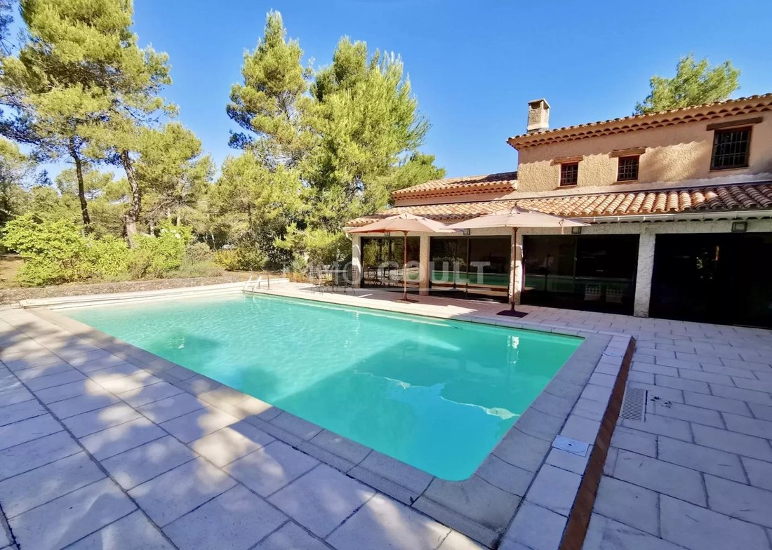 House in Ménerbes, Provence-Alpes-Côte d'Azur, France 5 - 15399877