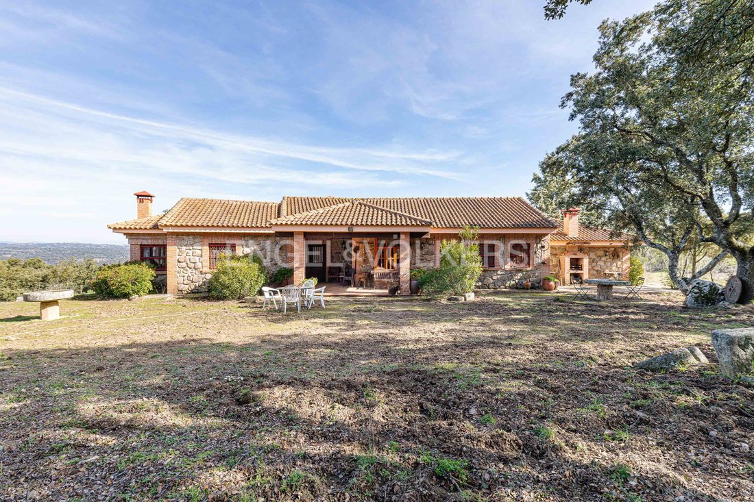 Villa in Valdemorillo, Comunidad de Madrid, Spain 1 - 15229182