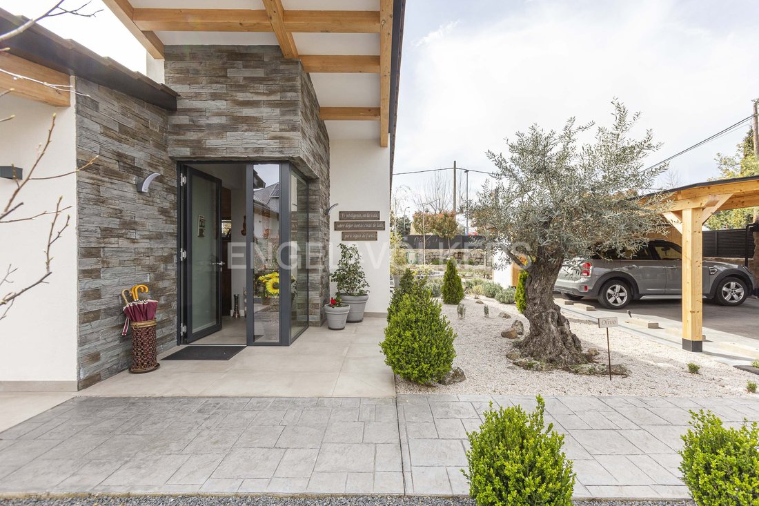 Townhouse in Valdemorillo, Community of Madrid, Spain 2 - 14286597