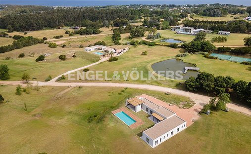 Townhouse in Chacras del Golf, Maldonado Department, Uruguay 1
