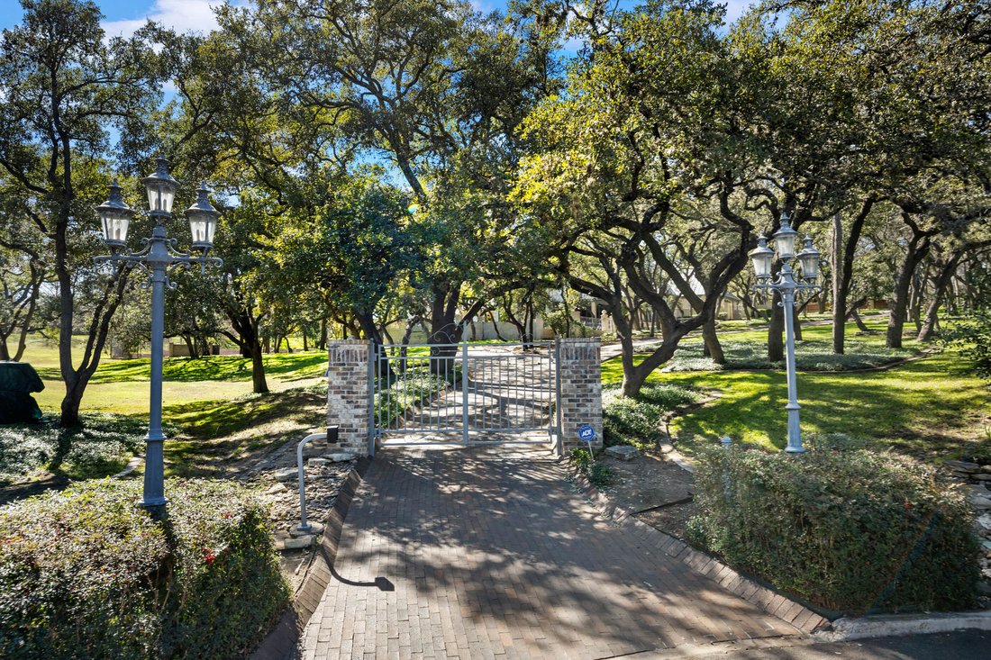 House in San Antonio, Texas, United States 2 - 15399759