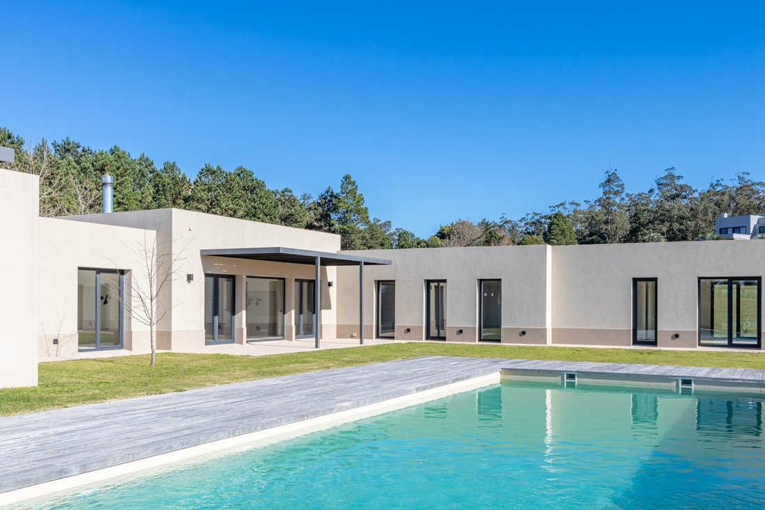 Townhouse in Chacras del Golf, Maldonado Department, Uruguay 1 - 15400206