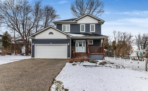 House in Wasaga Beach, Ontario, Canada 1