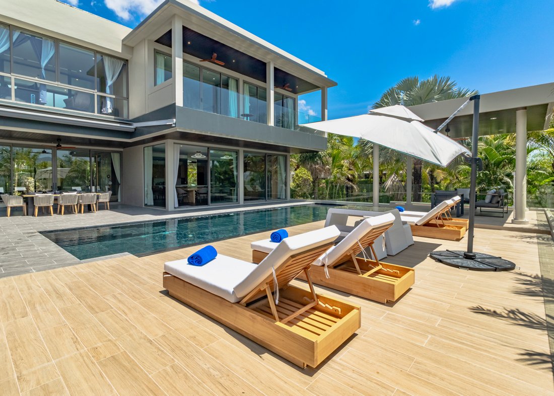 Villa in Choeng Thale, Phuket, Thailand 1 - 15403766
