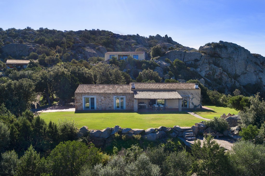 House in San Pantaleo, Olbia, Italy 2 - 15402812