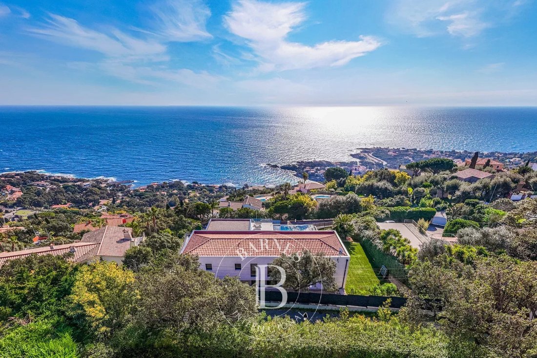 Villa in Les Issambres, Roquebrune-sur-Argens, France 2 - 15404398