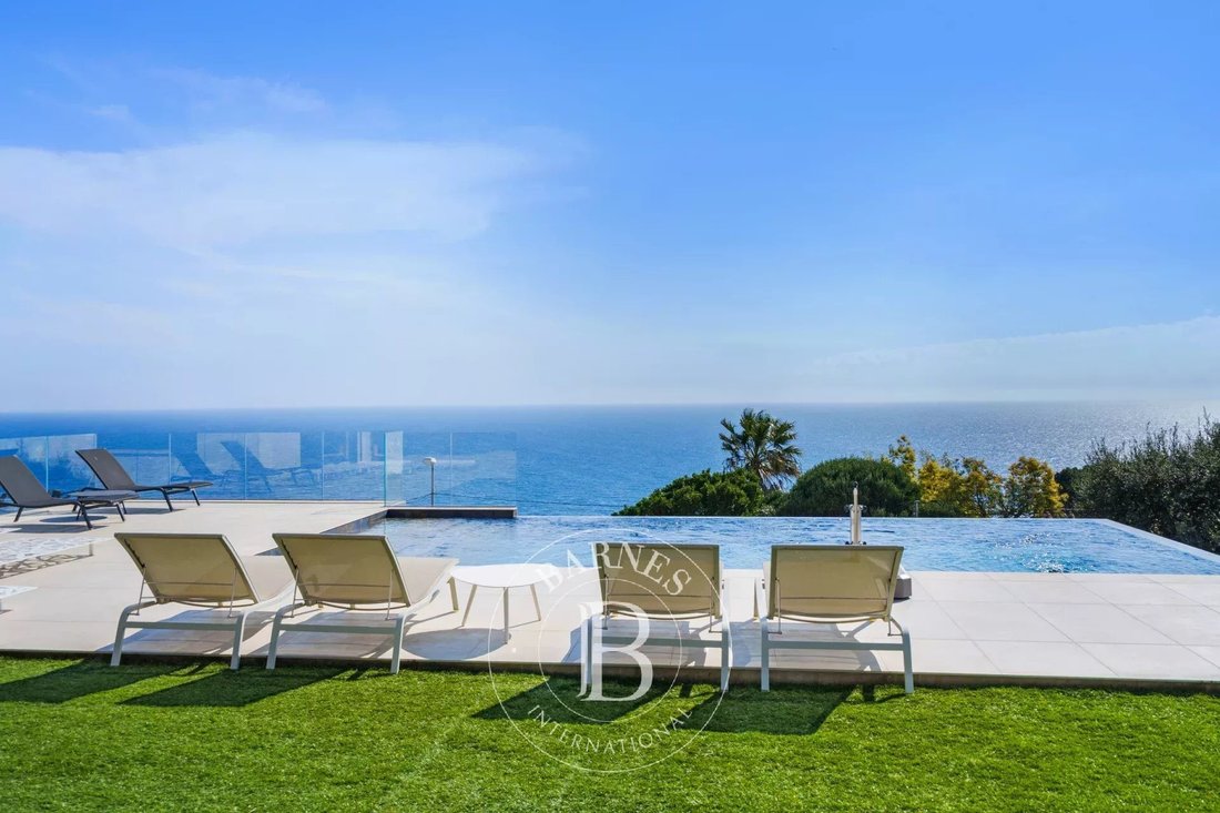 Villa in Les Issambres, Roquebrune-sur-Argens, France 3 - 15404398