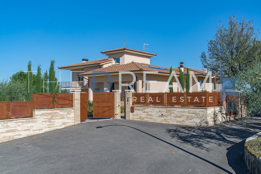 Villa in Foiano della Chiana, Tuscany, Italy 2 - 15405876