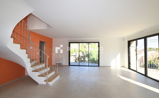 Villa in Hyeres, Provence-Alpes-Côte d'Azur, France 1