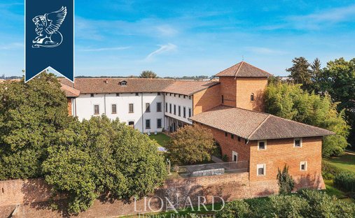 Castle for Sale in Vidigulfo, Lombardy, Italy