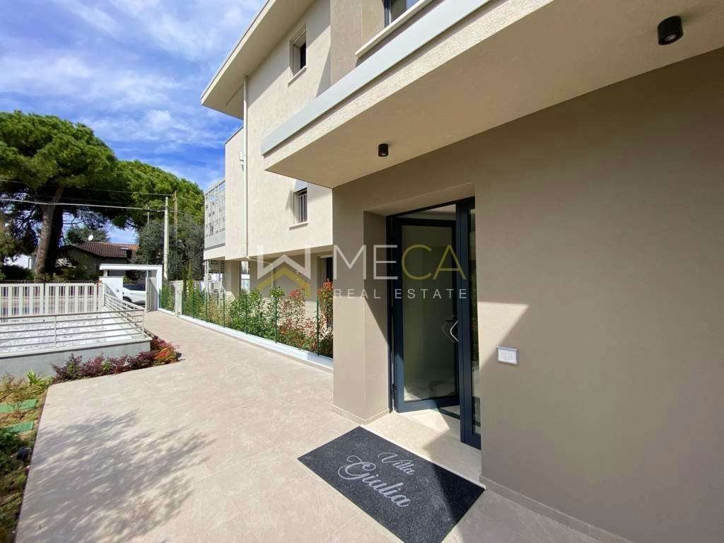 Apartment in Desenzano Centro, Desenzano del Garda, Lombardy 3 - 15407756