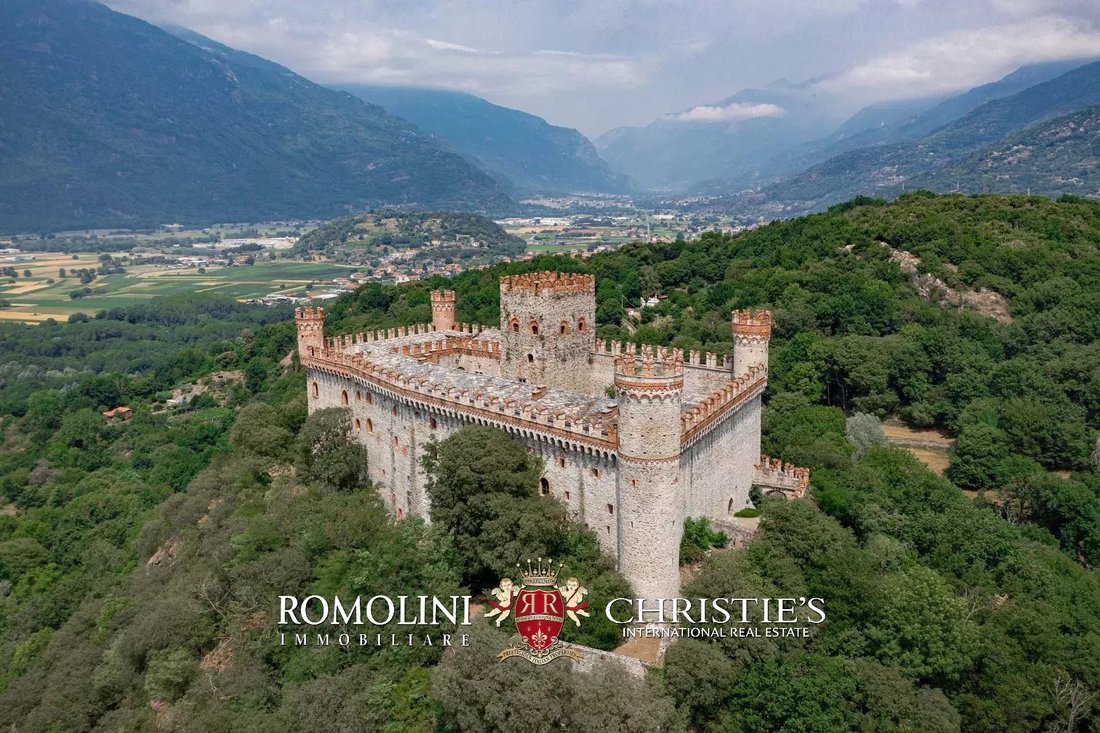 Castello a Montalto Dora, Piemonte, Italia 5 - 15173366