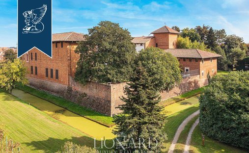 Castle for Sale in Vidigulfo, Lombardy, Italy