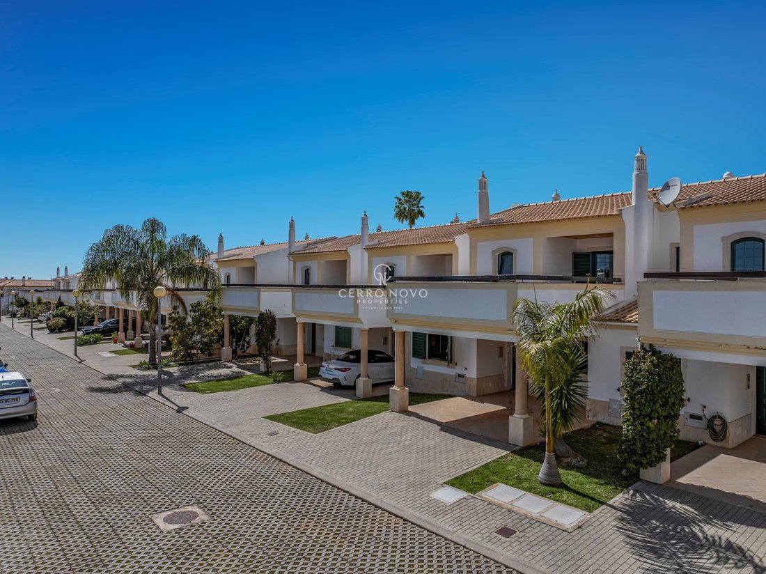 Townhouse in Ferreiras, Algarve, Portugal 1 - 15406258