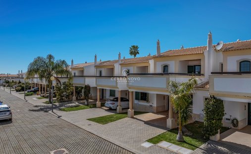 Townhouse in Ferreiras, Algarve, Portugal 1