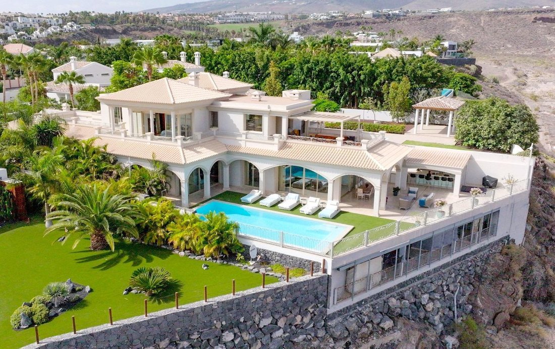Villa in La Caleta, Adeje, Canary Islands 1 - 15409452