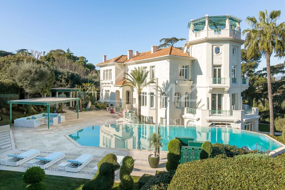 Villa in Antibes, Provence-Alpes-Côte d'Azur, France 2 - 15203788