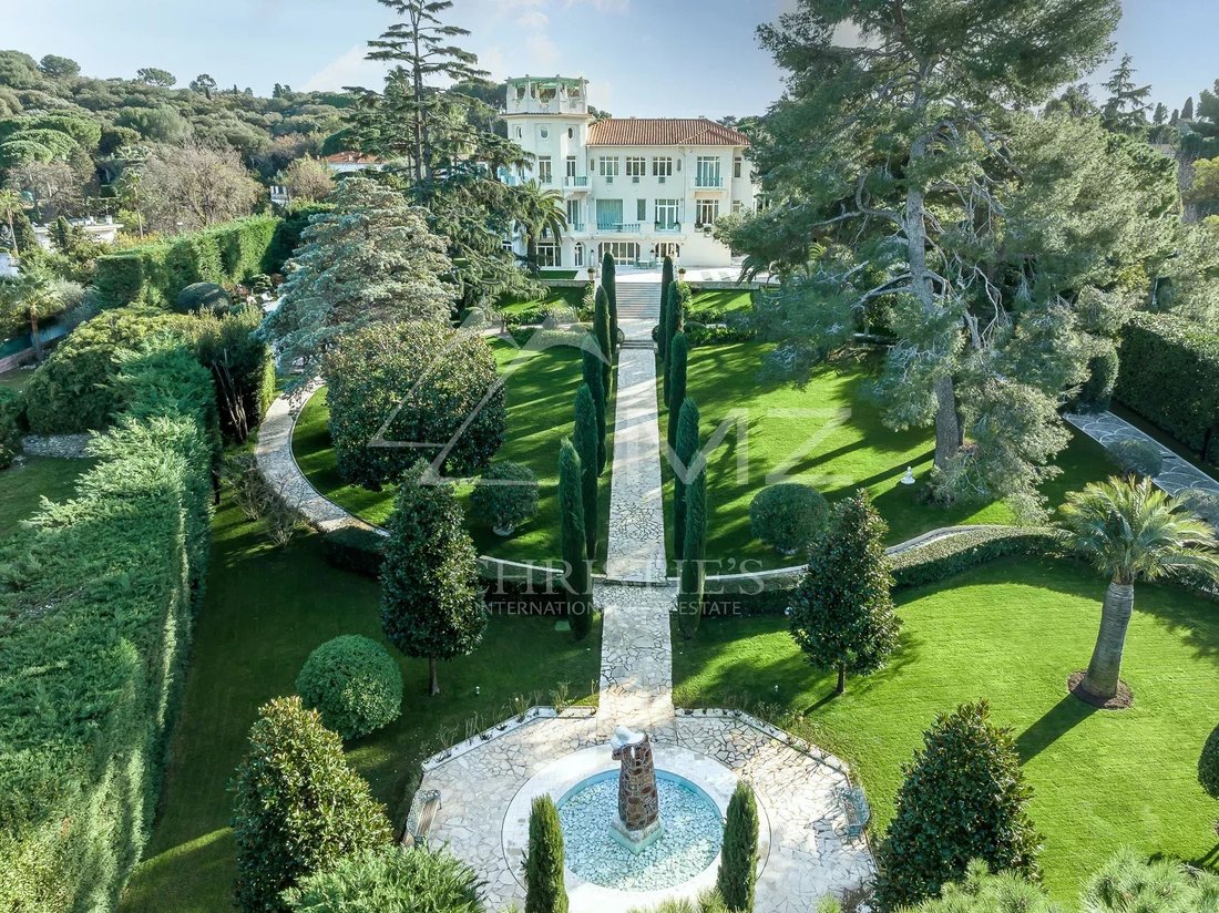 Villa in Antibes, Provence-Alpes-Côte d'Azur, France 1 - 15203788
