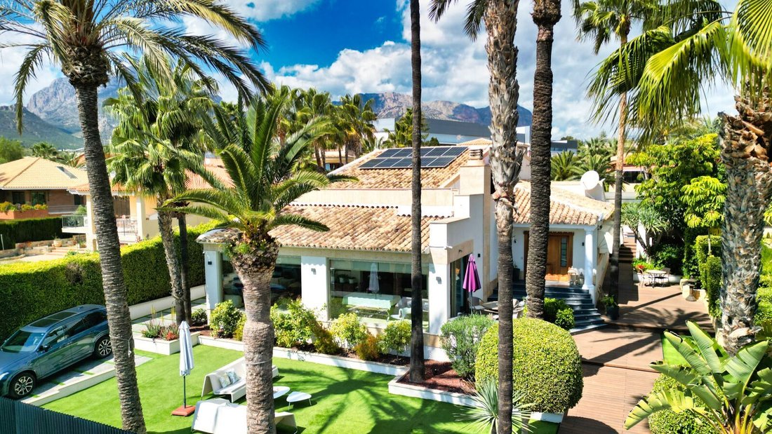 Villa in Benidorm, Valencian Community, Spain 1 - 15406496