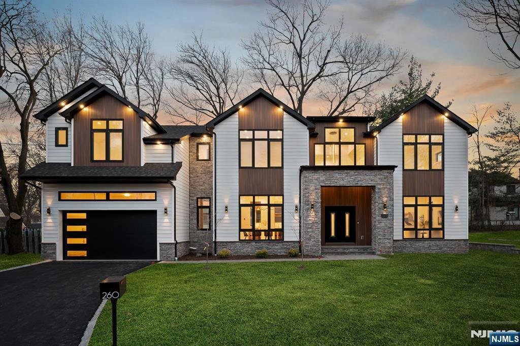 House in Paramus, New Jersey, United States 1 - 15409130