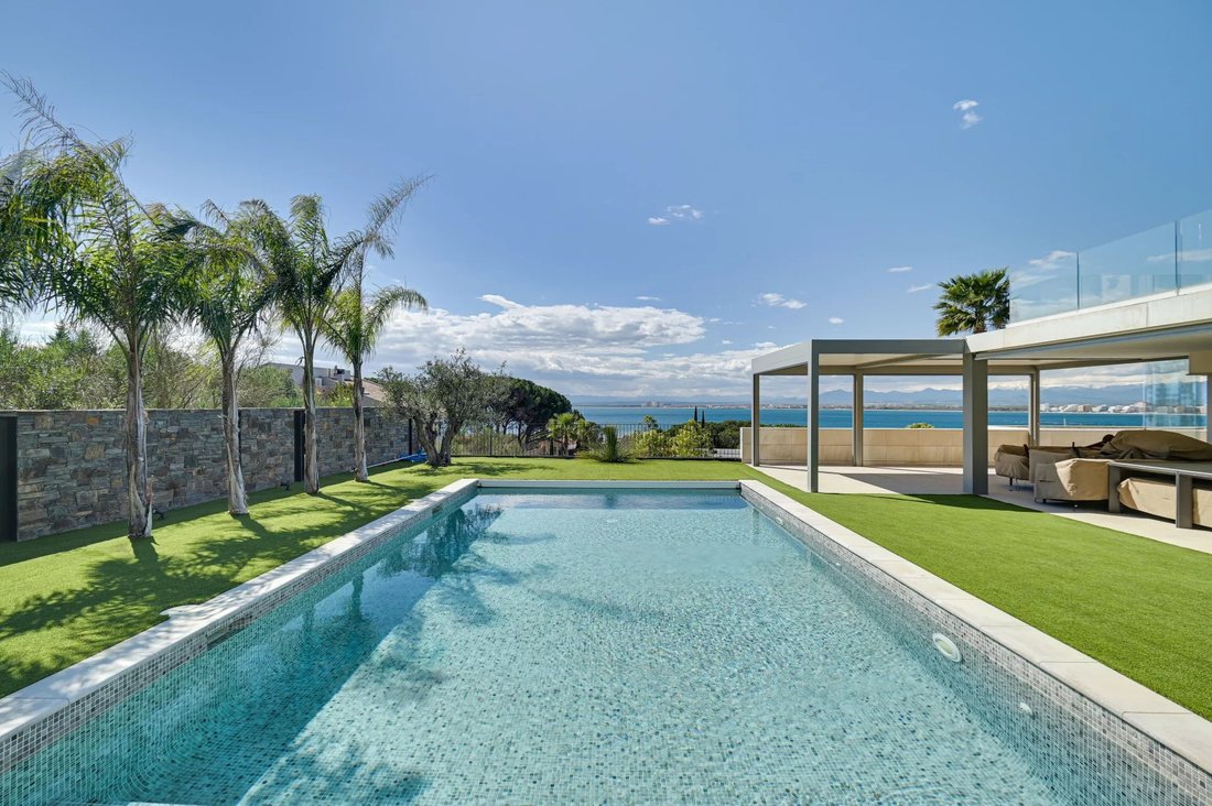 Villa in Roses, Catalonia, Spain 2 - 15407961