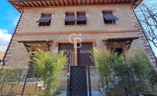 Villa in Pietrasanta, Tuscany, Italy 1