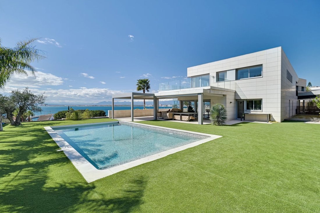 Villa in Roses, Catalonia, Spain 1 - 15407961