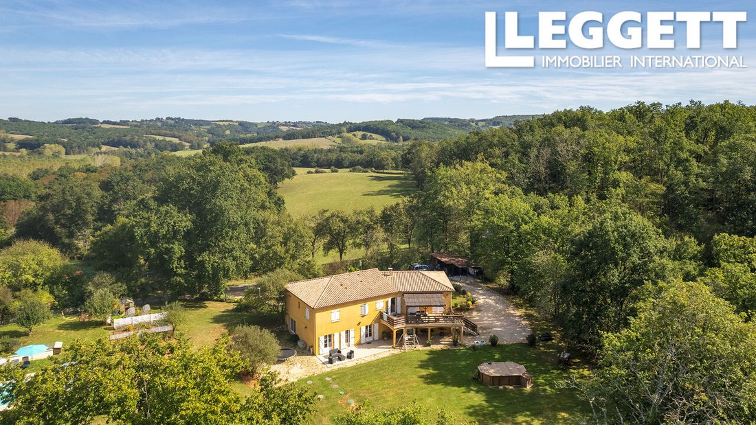 A Crown of Stone: Hautefort’s Castle Retreat with Three Hidden Gîtes