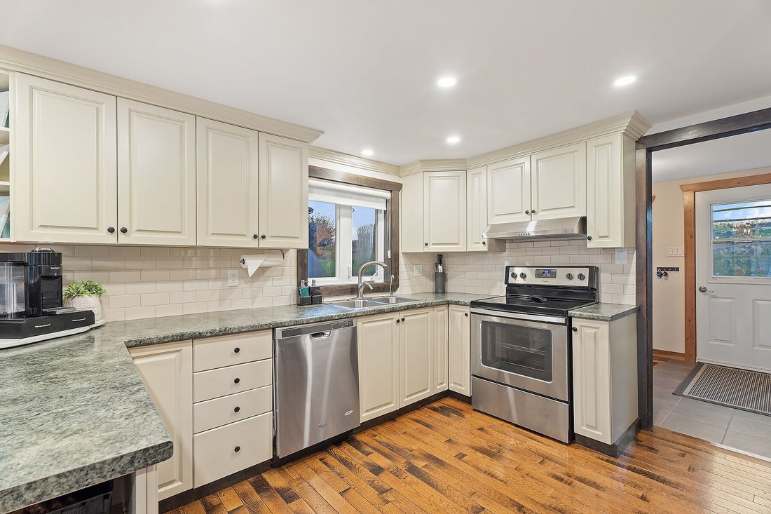 House in Huntsville, Ontario, Canada 4 - 14753695