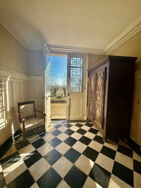 Château des Rêves Éternels: 18th-Century Grandeur in 15,000m² of Whispering Gardens - 5