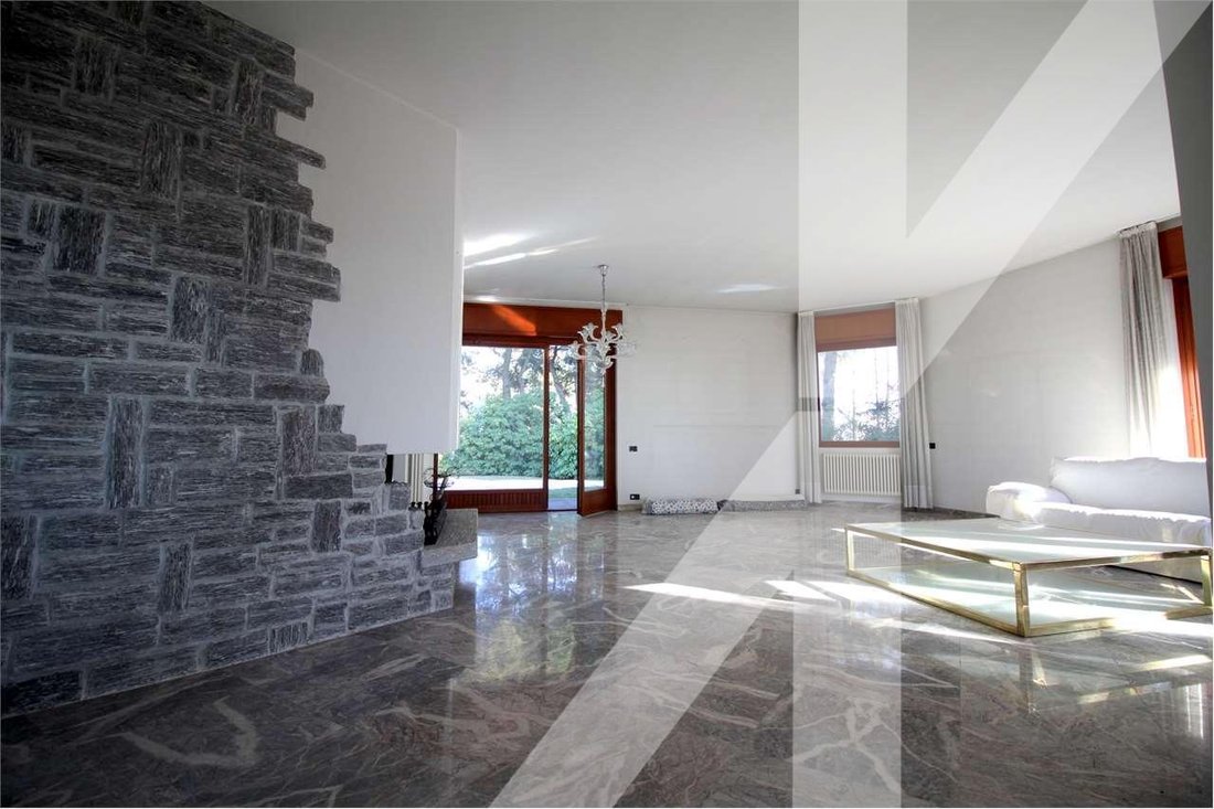 Villa in Cagno, Lombardy, Italy 3 - 15412141