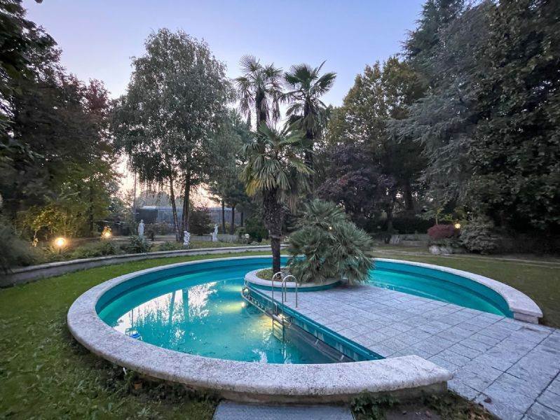 Villa in Paderno Dugnano, Lombardy, Italy 3 - 15411938