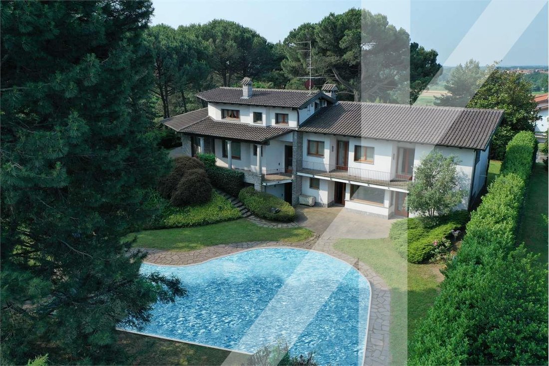 Villa in Cagno, Lombardy, Italy 1 - 15412141