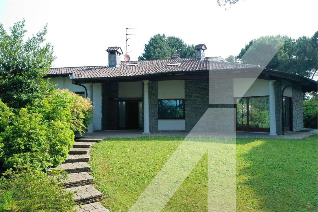 Villa in Cagno, Lombardy, Italy 4 - 15412141