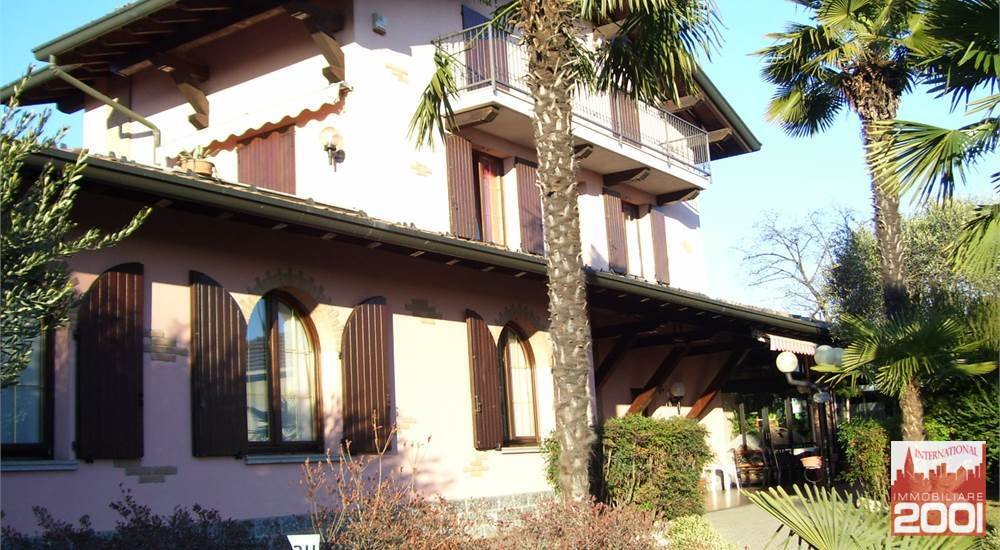 House in Cermenate, Lombardy, Italy 1 - 15412109
