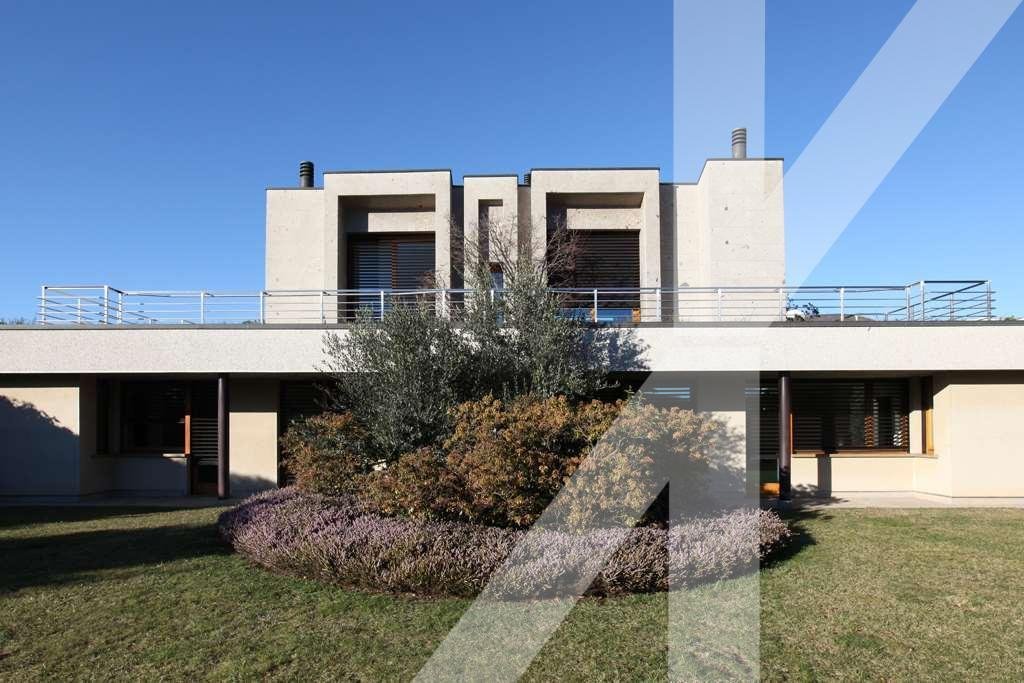Villa in Lipomo, Lombardy, Italy 2 - 15411896